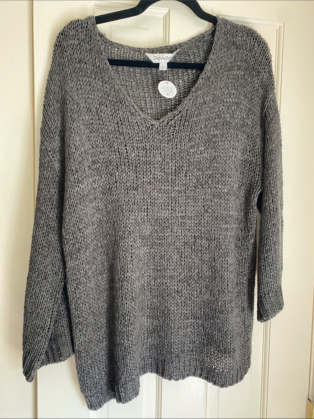 DAVI & DANI Charcoal Gray V-Neck Knit Sweater
